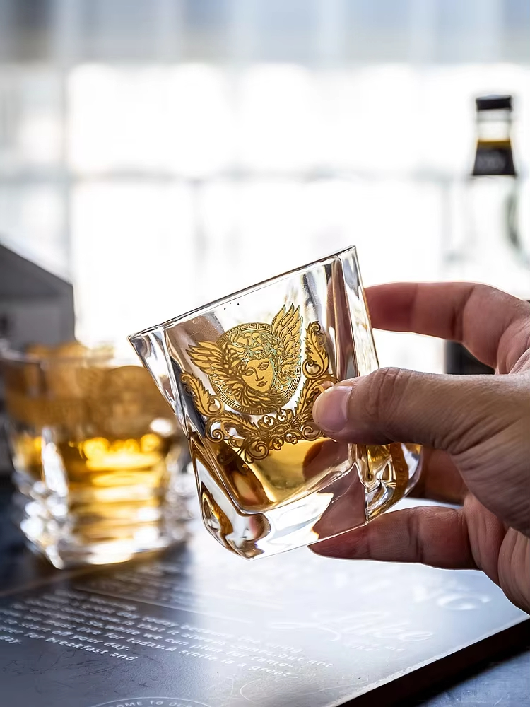 Medusa Gold Head geschilderd w - Wine Beer And Liquor recensie en prijs